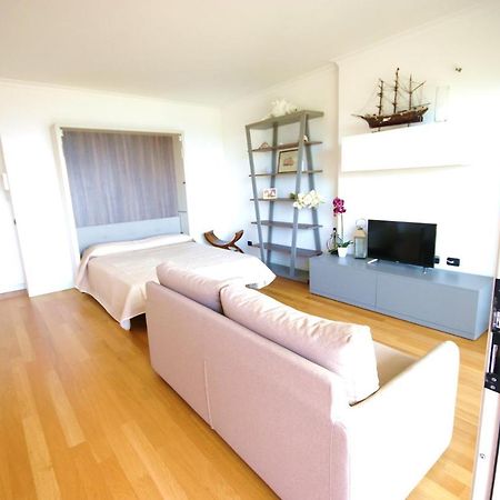 Loft Bayview Apartment Imperia Bagian luar foto