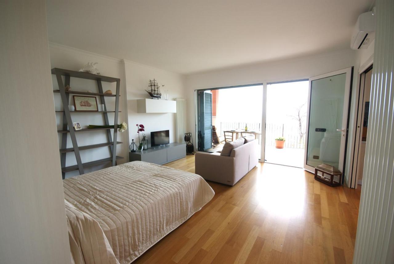 Loft Bayview Apartment Imperia Bagian luar foto